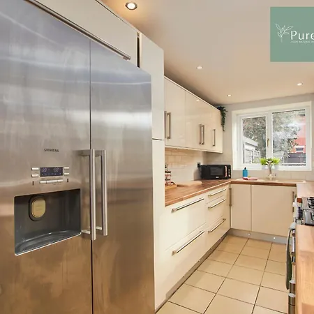 Three Bedroom House By Purestay Short Lets & Serviced Accommodation Manchester With Free Parking Exterior photo