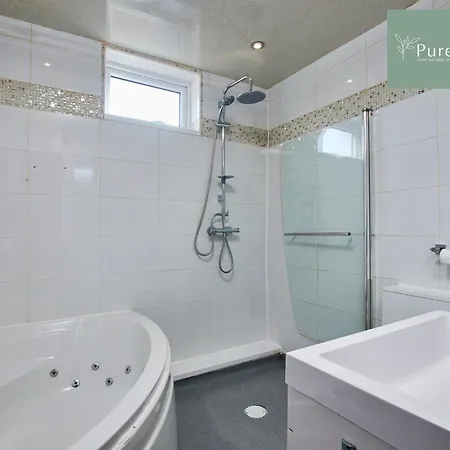 Three Bedroom House By Purestay Short Lets & Serviced Accommodation Manchester With Free Parking Exterior photo
