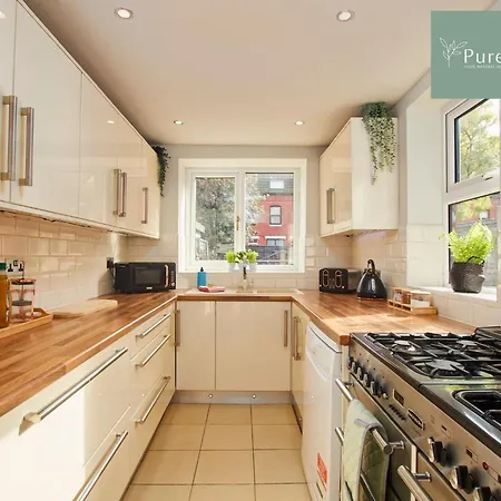 Three Bedroom House By Purestay Short Lets & Serviced Accommodation Manchester With Free Parking Exterior photo