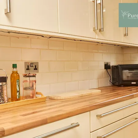 Three Bedroom House By Purestay Short Lets & Serviced Accommodation Manchester With Free Parking Exterior photo