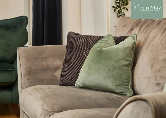 Three Bedroom House By Purestay Short Lets & Serviced Accommodation Manchester With Free Parking